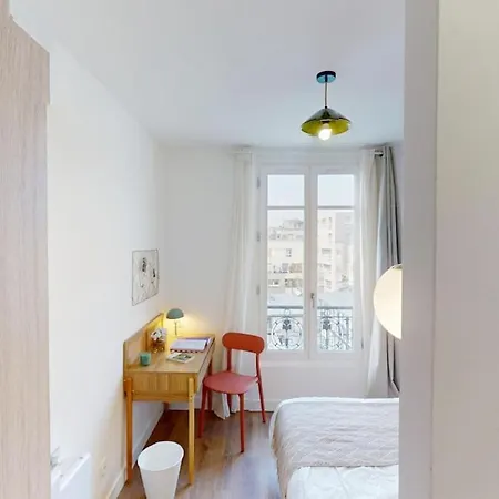 Beautiful Near The Canal Saint-martin Parigi
